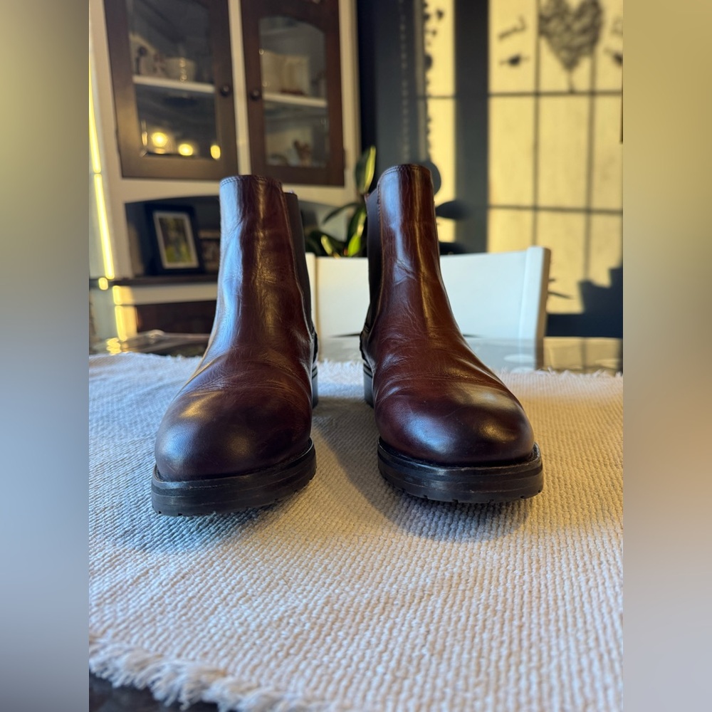 Frye Brown Leather Chelsea Ankle Boots Pull-On Classic Style Women's size 10